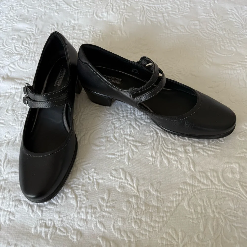 Ecco Black Pearl Mary Jane Strap shoes size US 8